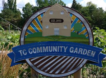 michigan/traverse-city/attraction/historic-barns-park