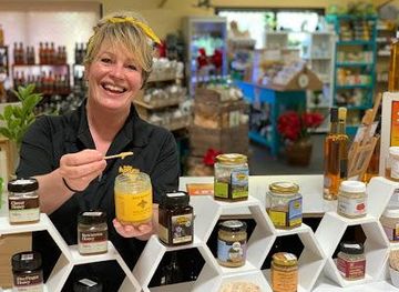 new-zealand/taupo/attraction/huka-honey-hive