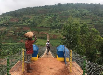 rwanda/musanze-caves/attraction/kanyinya-canopy-walk