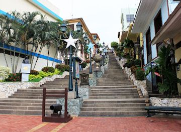 ecuador/guayaquil/barrio-del-centenario/attraction/cerro-santa-ana
