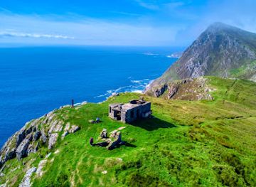 ireland/achill-island/attraction/moyteoge-head