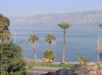 israel/tiberias/attraction/kinneret-courtyard