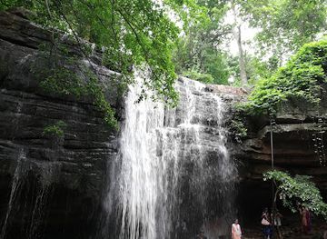 india/telangana/attraction/bheemuni-paadam-waterfalls