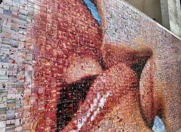 spain/barcelona/attraction/el-mon-neix-en-cada-besada