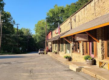 arkansas/devil-s-den-state-park/attraction/the-winslow-museum