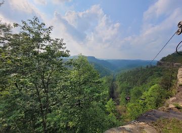 kentucky/red-river-gorge-geological-area/attraction/natural-bridge-rock-feature