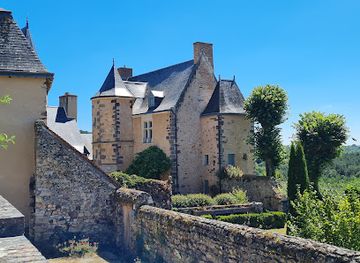 france/pays-de-la-loire/attraction/chateau-de-sainte-suzanne
