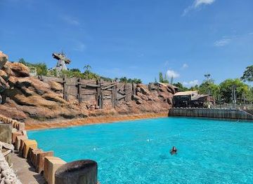 florida/orlando/attraction/disney-s-typhoon-lagoon-water-park