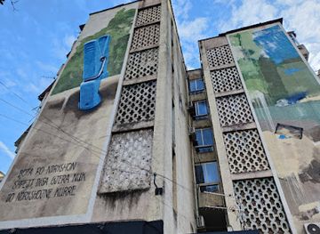 albania/tirana-plain/attraction/clothespin-sizmikazot-mural