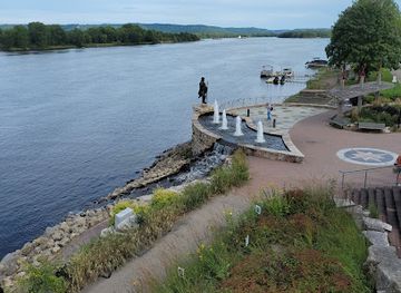 minnesota/mississippi-river/attraction/national-eagle-center