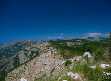 montenegro/zeta-plain/attraction/paragliding-beauty-montenegro
