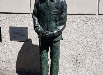 italy/milan/attraction/nelson-mandela-statue