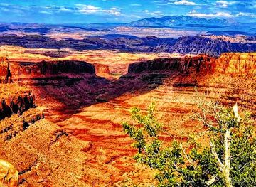 utah/canyonlands-national-park/attraction/long-canyon-road