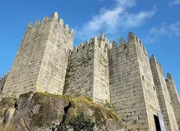 portugal/guimaraes/attraction/guimaraes-castle