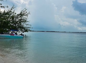 the-bahamas/exuma/attraction/man-o-war-cay-sandbar