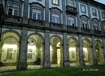 portugal/guimaraes/attraction/biblioteca-publica-municipal-do-porto