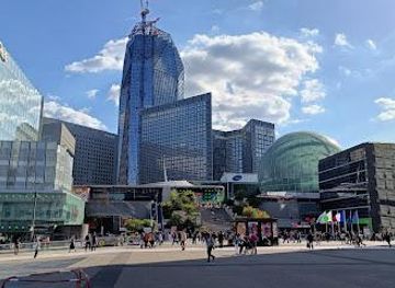 france/paris/attraction/parvis-de-la-defense