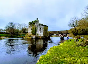 Carrigadrohid Castle