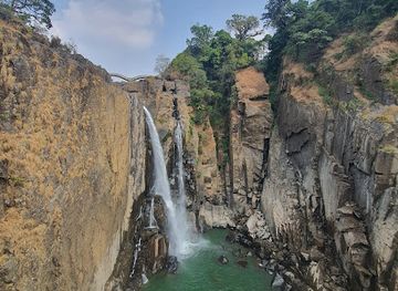 india/meghalaya/attraction/weinia-falls-nongkhnum-nongstoin