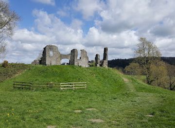 united-kingdom/dyfed/attraction/newcastle-emlyn-castle