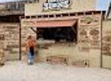 south-dakota/mount-rushmore/attraction/black-hills-carved-signs