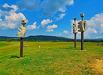 hungary/lake-balaton/attraction/emberi-komedia