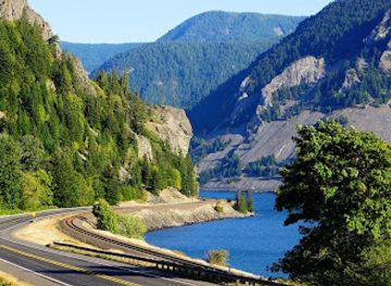 oregon/hood-river/attraction/columbia-river-gorge
