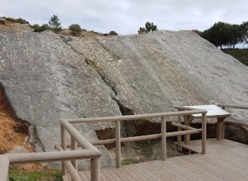 portugal/arrabida-natural-park/attraction/pegadas-de-dinossauros