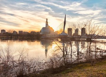 canada/winnipeg/attraction/louis-riel-s-tomb