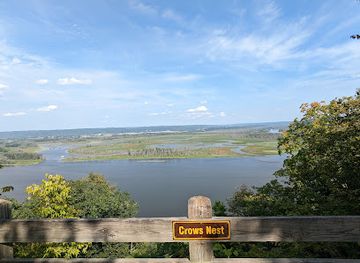 iowa/backbone-state-park/attraction/pikes-peak-state-park