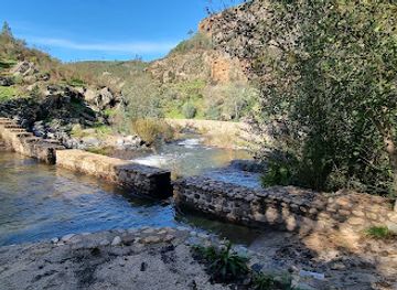portugal/alentejo-coast/attraction/cascata-do-penedo-furado