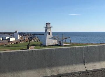 canada/prince-edward-island-national-park/attraction/port-borden-pier-lighthouse