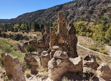 new-mexico/bandelier-national-monument/attraction/pueblo-loop-trail