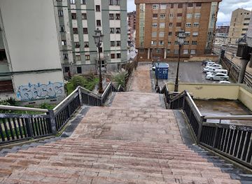 spain/oviedo/attraction/escaleras-acceso-a-la-plaza-de-los-ferroviarios