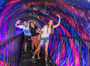 spain/seville/attraction/museo-de-las-ilusiones-sevilla