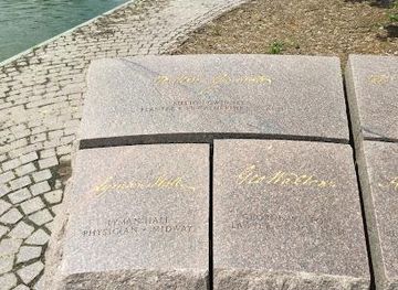 maryland/annapolis/attraction/signers-memorial