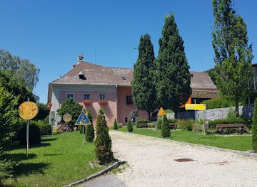 austria/upper-austria/attraction/schloss-neupernstein