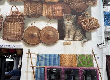 singapore/kallang/attraction/mural-cat-with-bamboo-basket