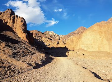 california/death-valley-national-park/attraction/natural-bridge-trail