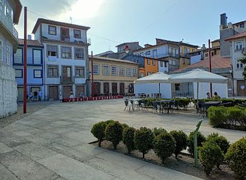 portugal/guimaraes/attraction/largo-de-donaes