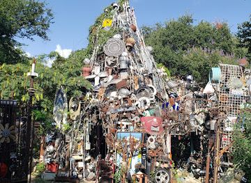 texas/central-texas/attraction/cathedral-of-junk