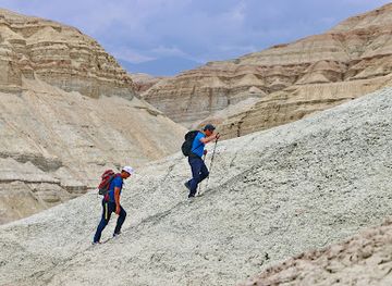 kazakhstan/altyn-emel-national-park/attraction/gory-aktau-panoramnaya-tochka