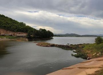 vietnam/phu-quoc/attraction/brateak-krola-lake-raised-platform