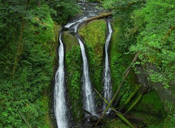 oregon/cascade-range/attraction/triple-falls