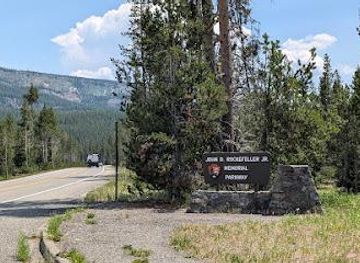 montana/yellowstone-national-park/attraction/john-d-rockefeller-jr-memorial-parkway