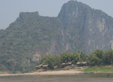laos/phou-bia/attraction/wat-aham