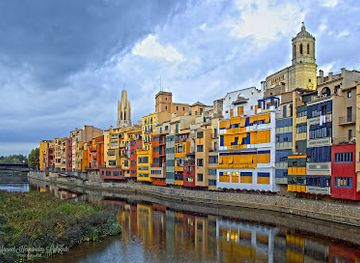 spain/girona/attraction/vistes-a-les-cases-de-l-onyar