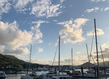 australia/whitsunday-islands/attraction/coral-sea-marina-north-end-meeting-point-b