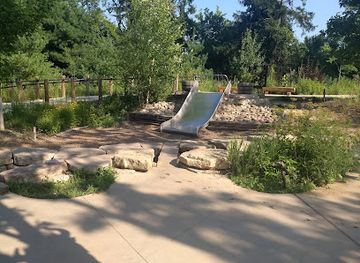 illinois/schaumburg/attraction/vera-meineke-nature-center-at-spring-valley