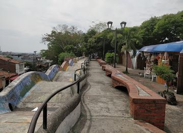 colombia/cali/granada/attraction/parque-artesanal-loma-de-la-cruz